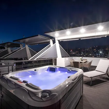 Dreamy Houseboat By The Sea With Terrace And Hot Tub Botel