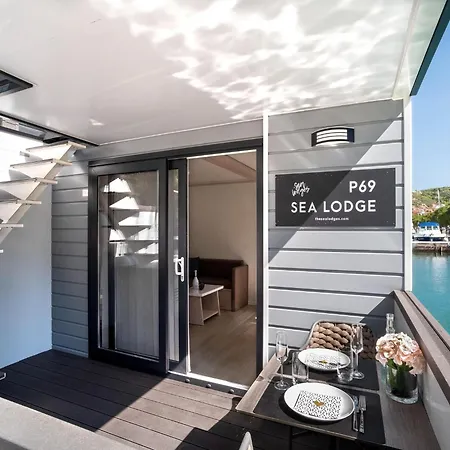 Dreamy Houseboat By The Sea With Terrace And Hot Tub